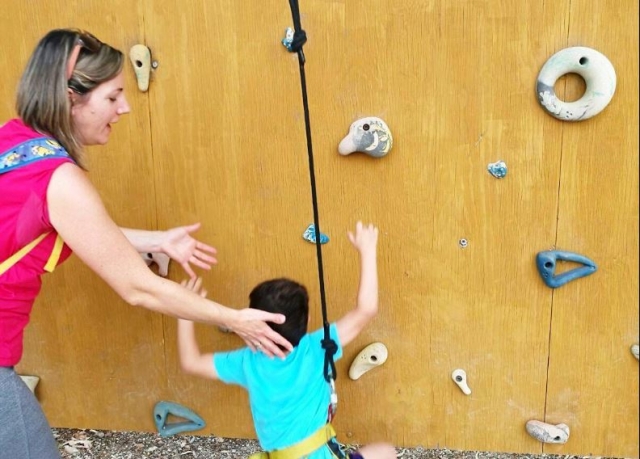  Children's climbing wall